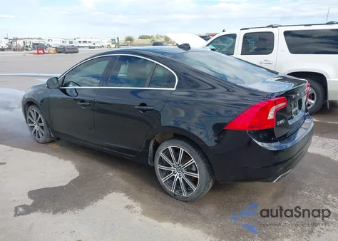 2015 Volvo S60 T6 Premier Plus из США, поврежденный, VIN YV149MFC4F1317163